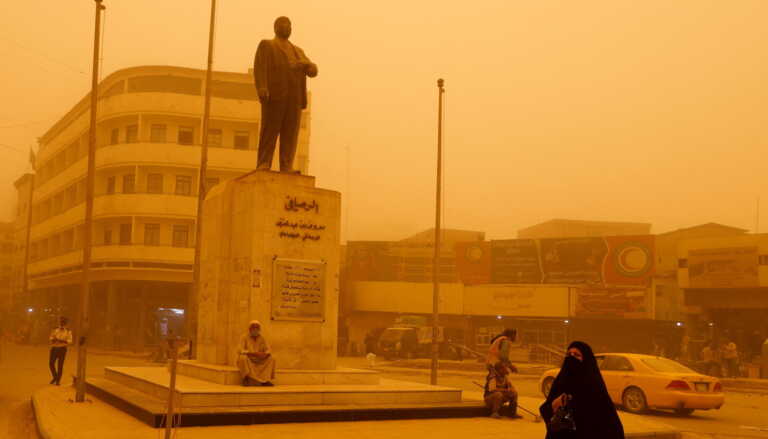 Αμμοθύελλα «τέρας» σαρώνει το Ιράκ: Έκλεισαν αεροδρόμια, σχολεία, δημόσιες υπηρεσίες - Απόκοσμες εικόνες