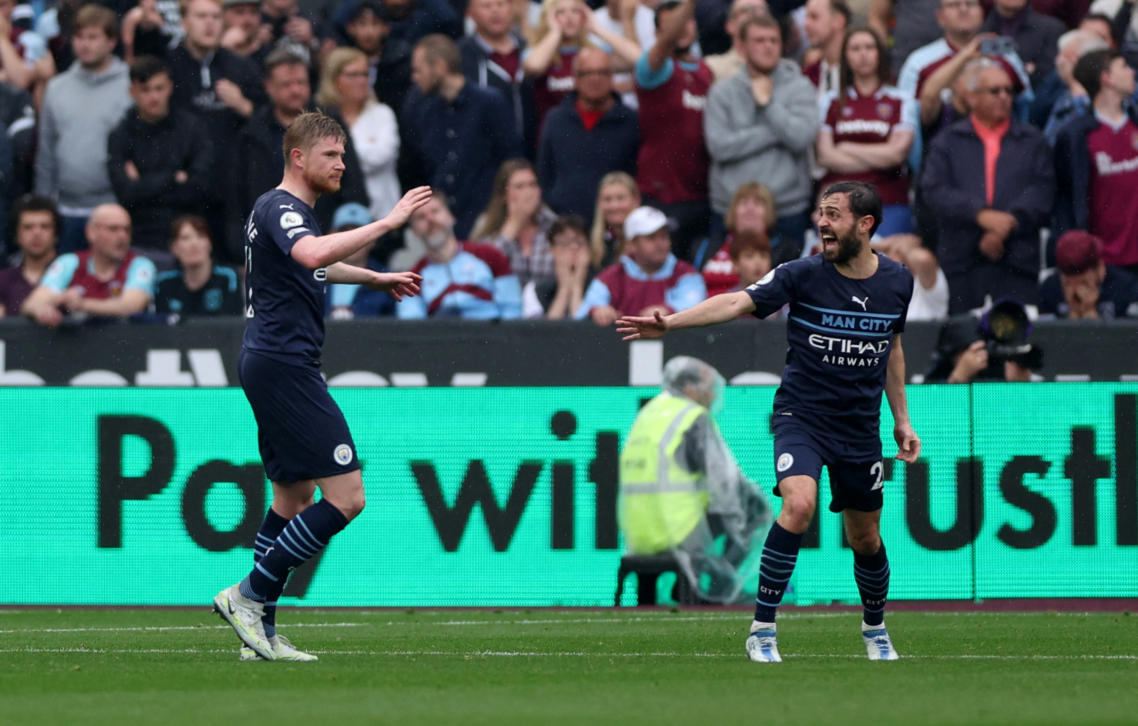 Soccer Football - Premier League - West Ham United v Manchester City - London Stadium, London, Britain - May 15, 2022 Manchester City's Kevin De Bruyne and Bernardo Silva celebrate their second goal Action Images via Reuters