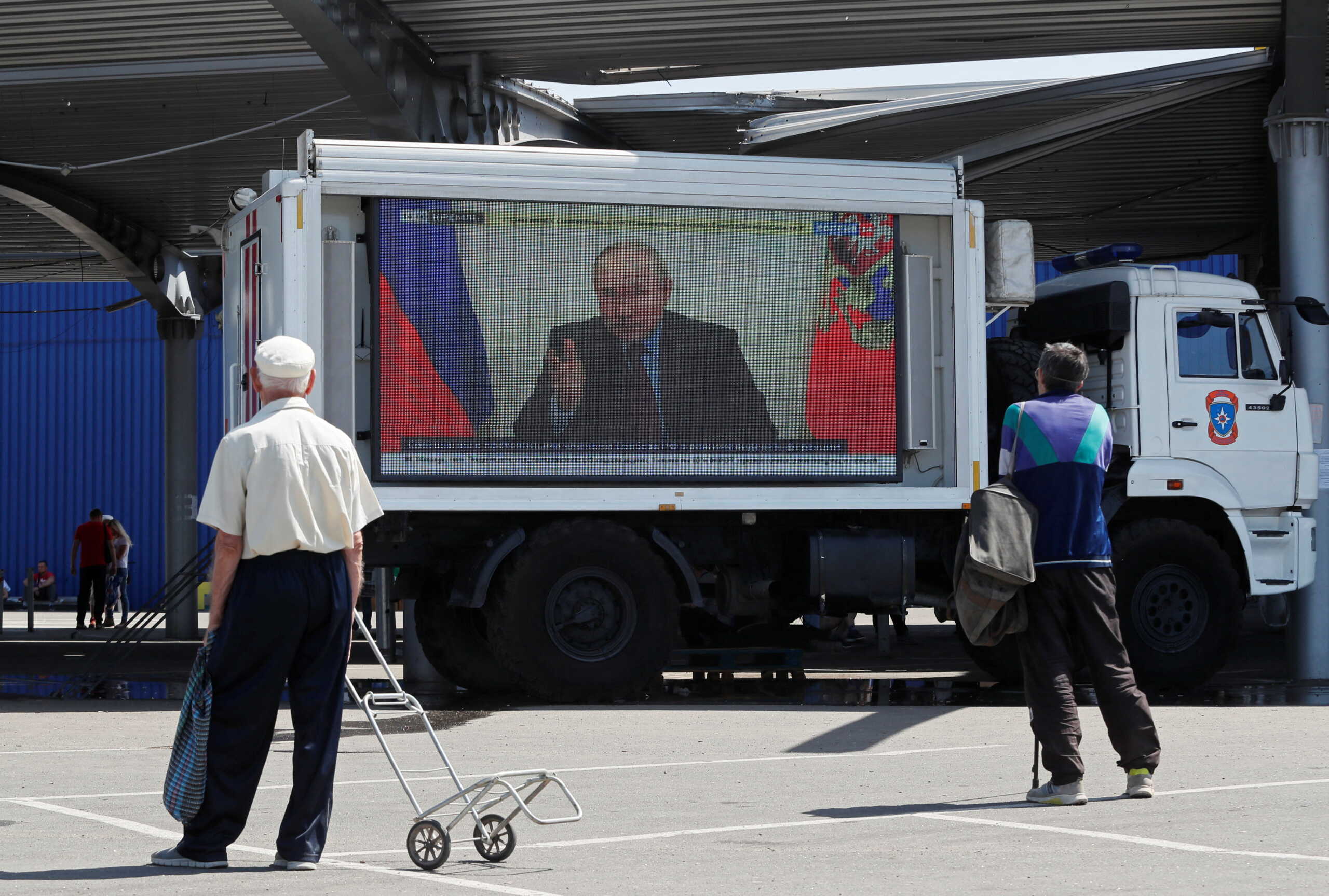 Ουκρανία: Παζάρια και ρωσική τηλεόραση στη Μαριούπολη μετά την κατάληψή της από τους Ρώσους