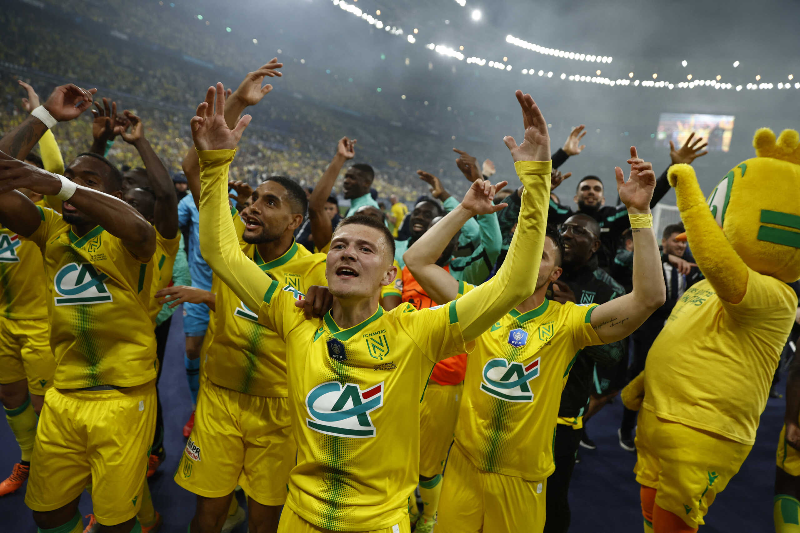 Soccer Football - French Cup - Final - OGC Nice v Nantes - Stade de France, Saint-Denis, France - May 7, 2022 Nantes players celebrates after winning the French Cup REUTERS