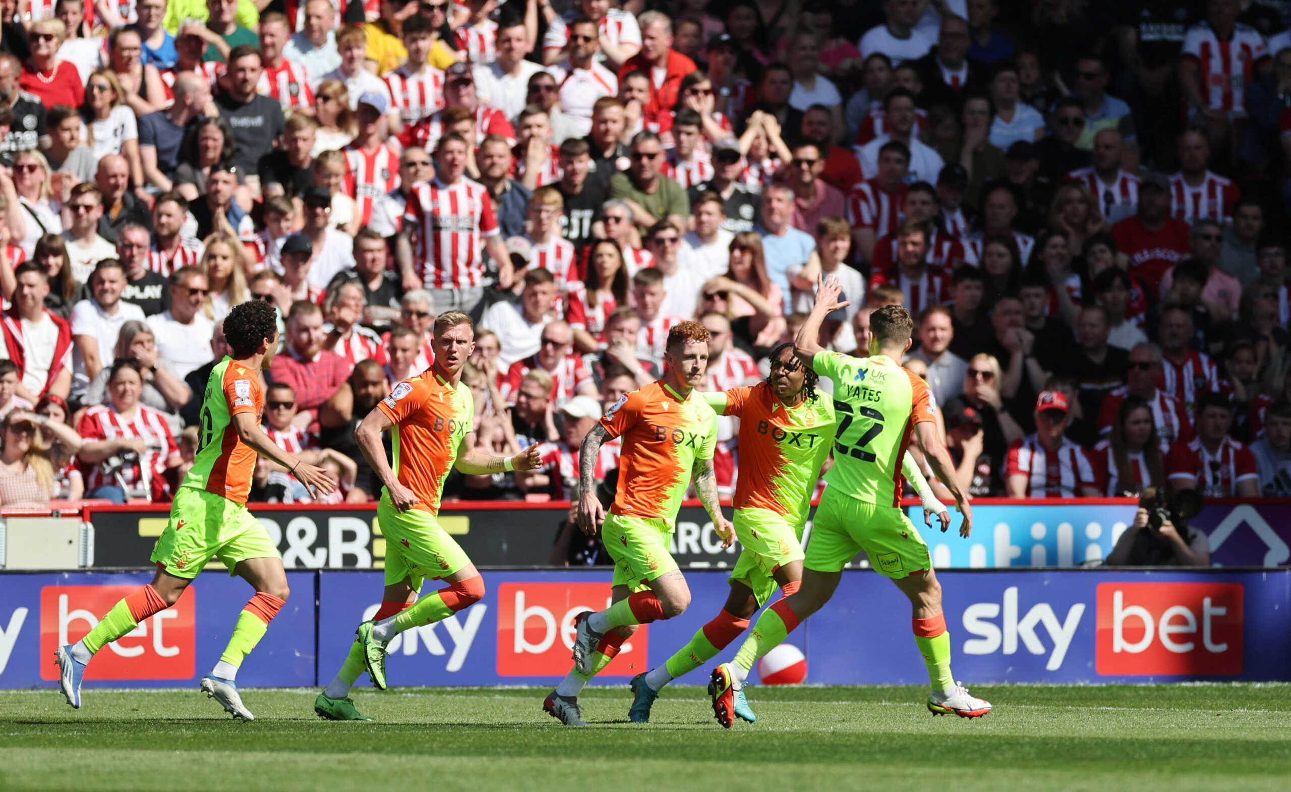 Soccer Football - Championship - Semi Final - First Leg - Sheffield United v Nottingham Forest - Bramall Lane, Sheffield, Britain - May 14, 2022 Nottingham Forest's Jack Colback celebrates scoring their first goal with teammates Action Images via Reuters