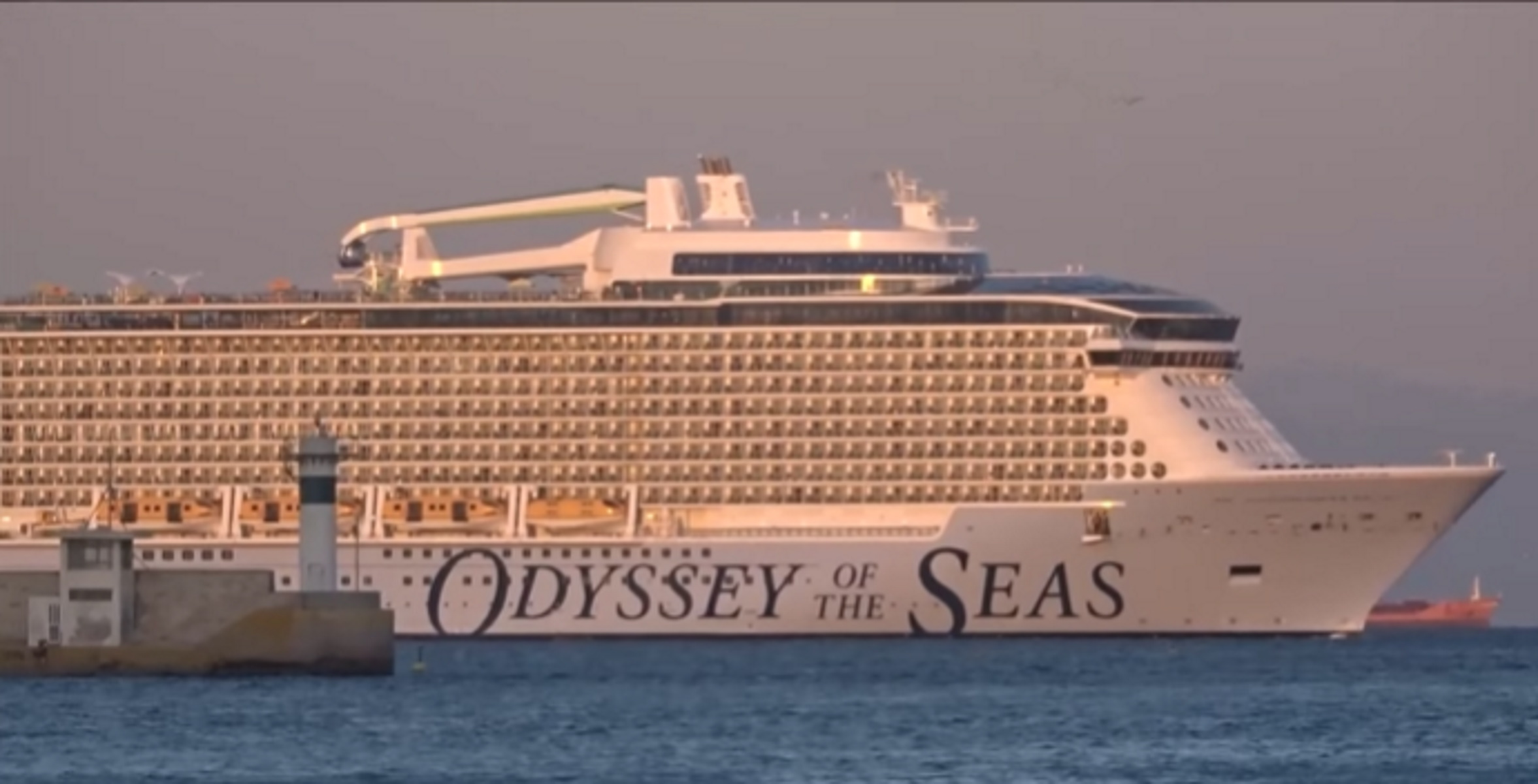 Odyssey of the Seas: Στο λιμάνι του Πειραιά ένα από τα μεγαλύτερα κρουαζιερόπλοια του κόσμου