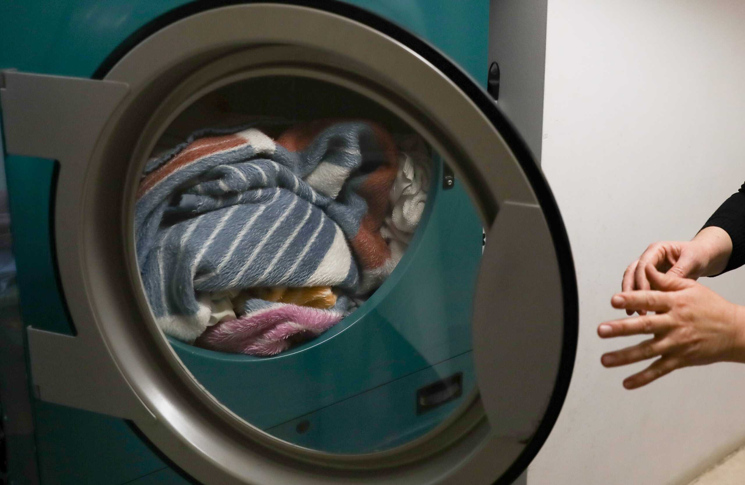 Βρετανία: Πλυντήριο εκτός ωρών αιχμής για τους Βρετανούς – Προσπάθειες πρόληψης διακοπής ρεύματος