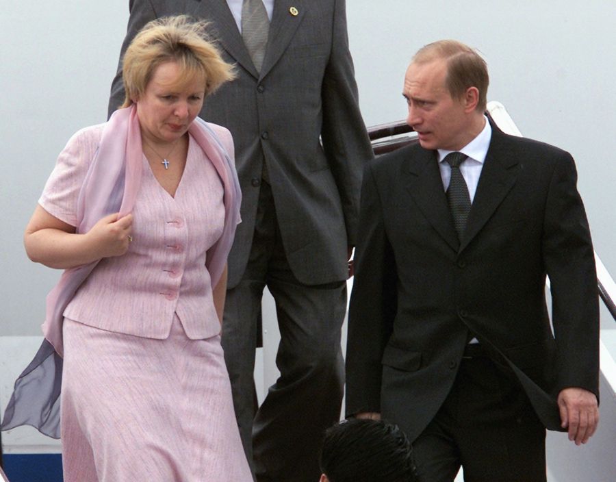 SHA01-20010614-SHANGHAI,CHINA: Russian President Vladimir Putin and his wife Lyudmila Putina step down from their plane upon their arrival in Shanghai to take part in the "Shanghai Five" summit, Thursday 14 June 2001. EPA PHOTO-SERGEI CHIRIKOV