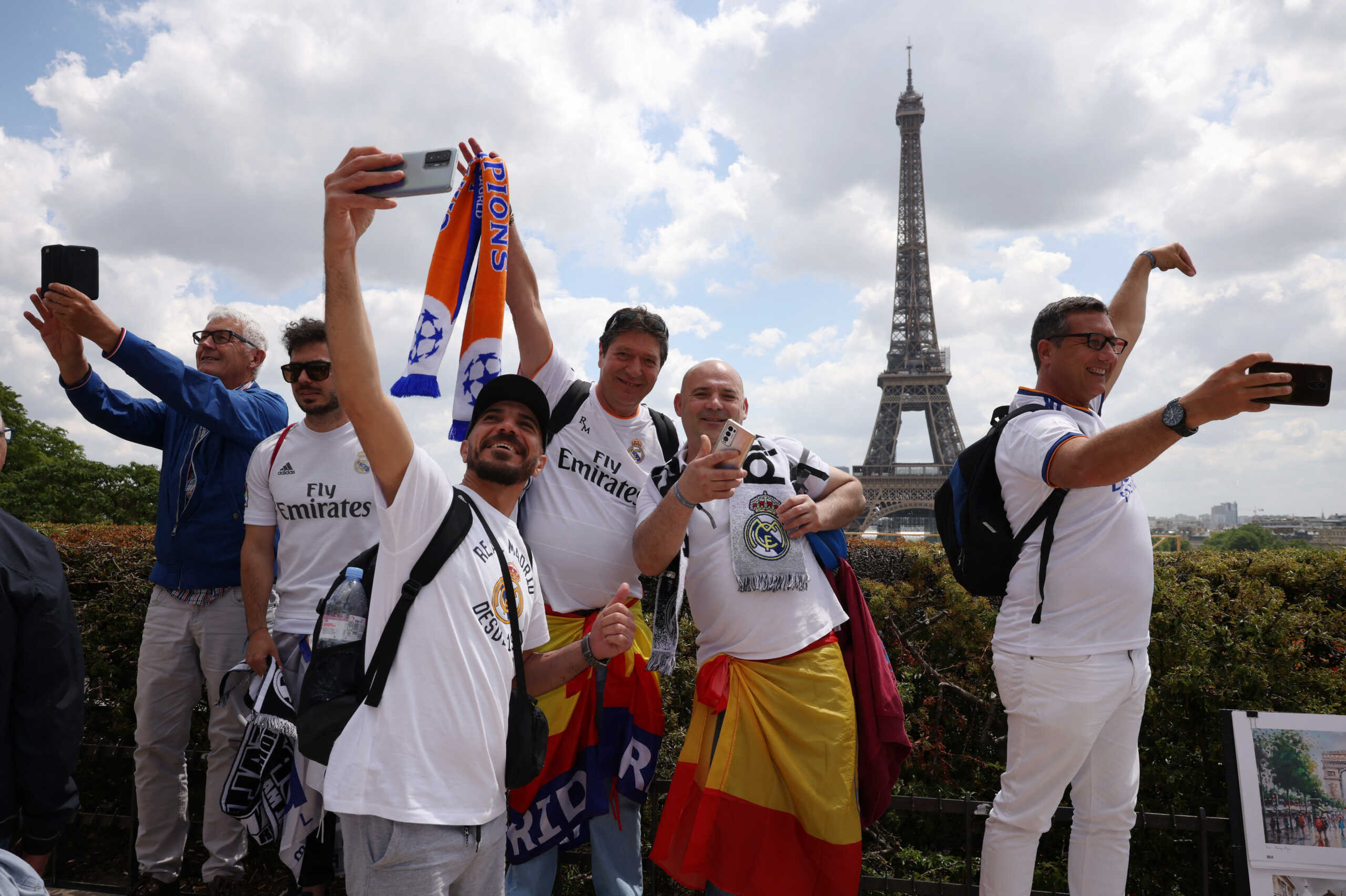 Soccer Football - Champions League - Final - Fans gather in Paris for Liverpool v Real Madrid in the Champions League Final - Paris, France - May 28, 2022 Real Madrid fans pose in front of the Eiffel Tower ahead of the Champions League final REUTERS