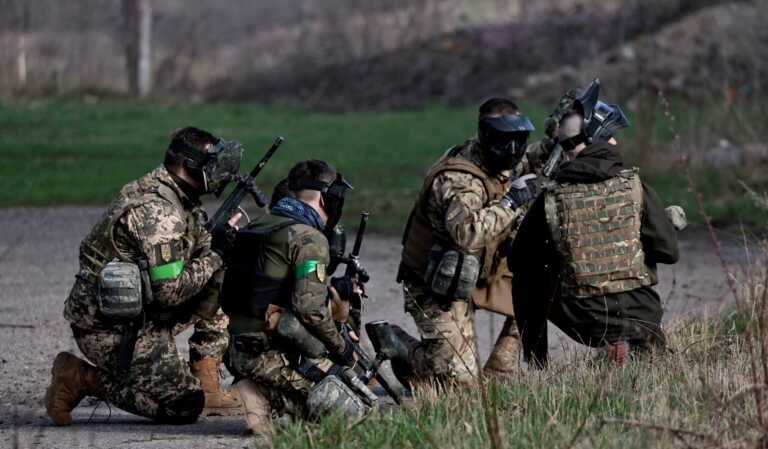 Ρώσοι διοικητές αποτελειώνουν τους τραυματισμένους στρατιώτες τους αντί να τους βοηθήσουν