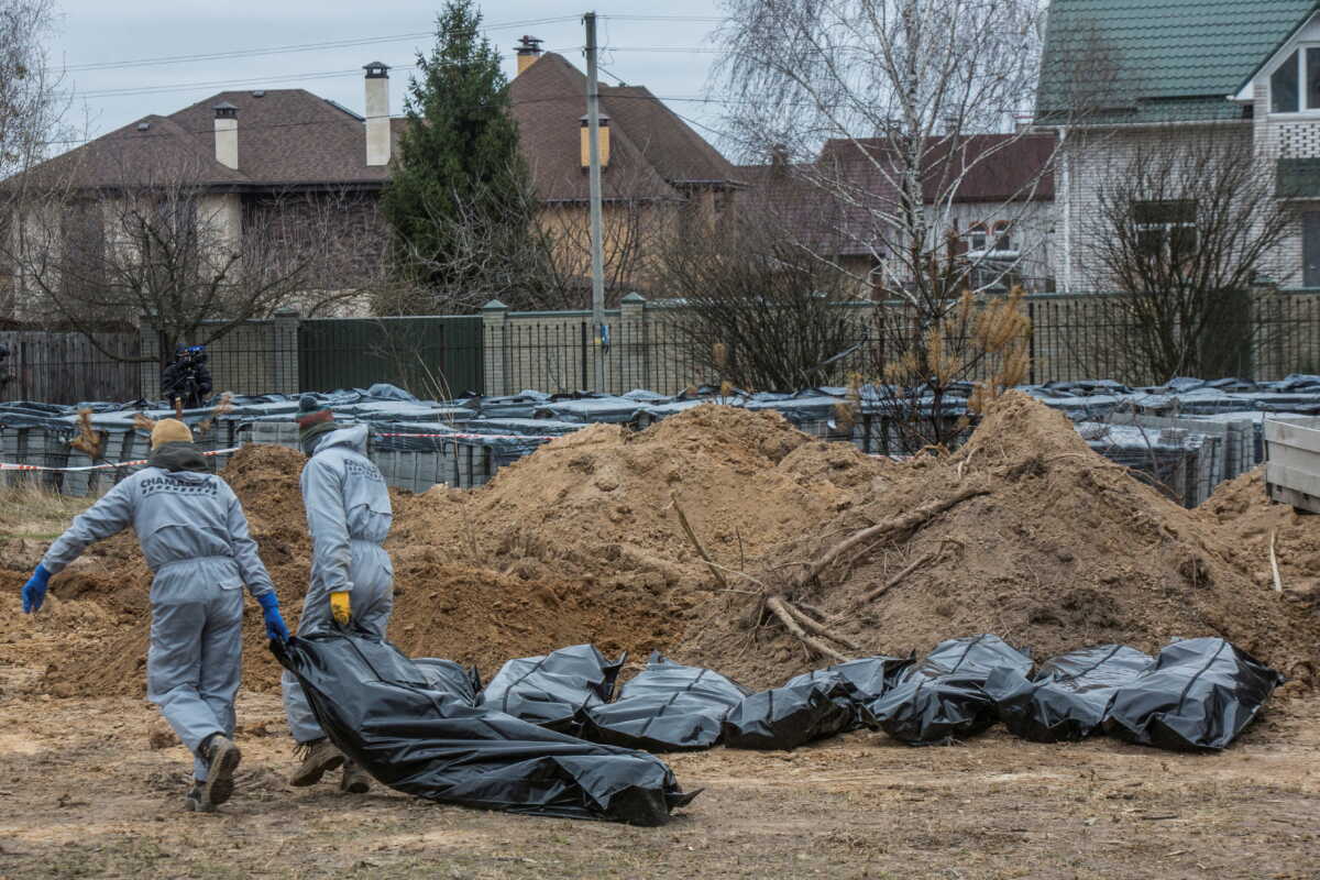 Ρωσία: Στις οθόνες του μουσείου Ερμιτάζ εμφανίστηκε θέμα για τη σφαγή στην ουκρανική πόλη Μπούτσα