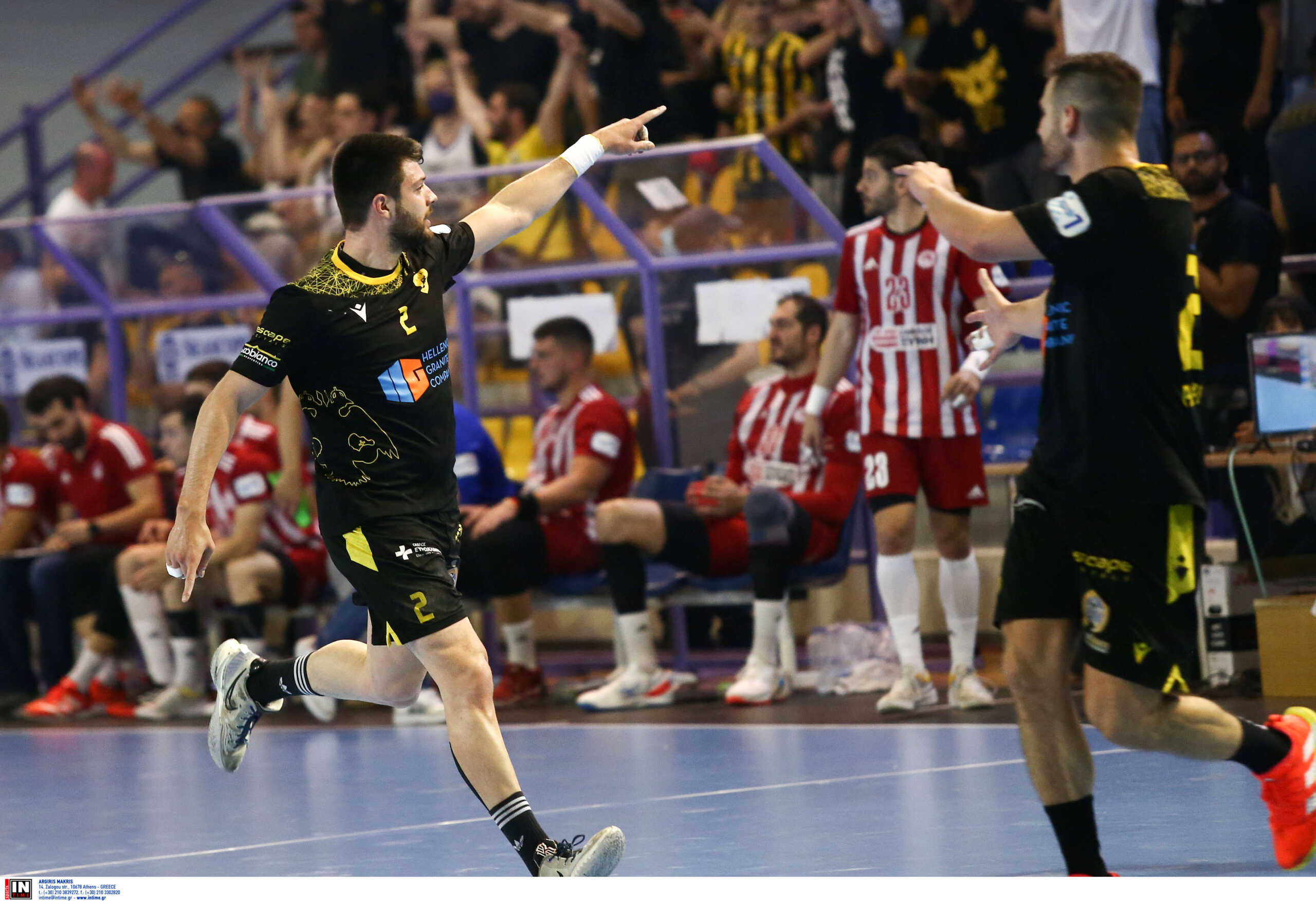 Handball Premier, ΑΕΚ – Ολυμπιακός 26-23: Μείωσε σε 2-1 και έμεινε «ζωντανή» η Ένωση