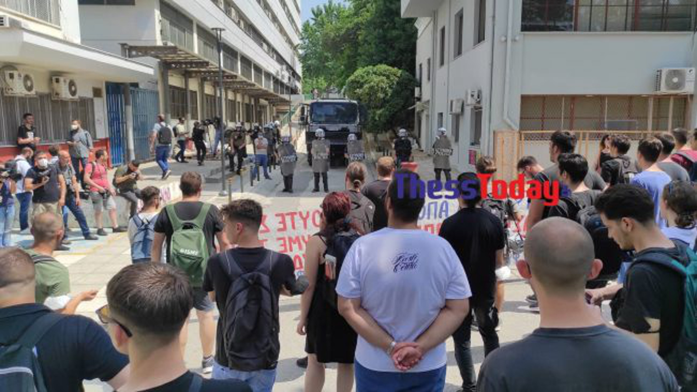ΑΠΘ: Νέα συγκέντρωση φοιτητών – Φραγμός των ΜΑΤ και Αύρα της αστυνομίας στο σημείο