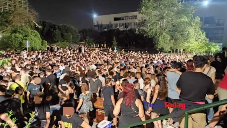 ΑΠΘ: Μέσα πάρτι 1.500 ατόμων και έξω αστυνομία, ΜΑΤ και «Αύρα»