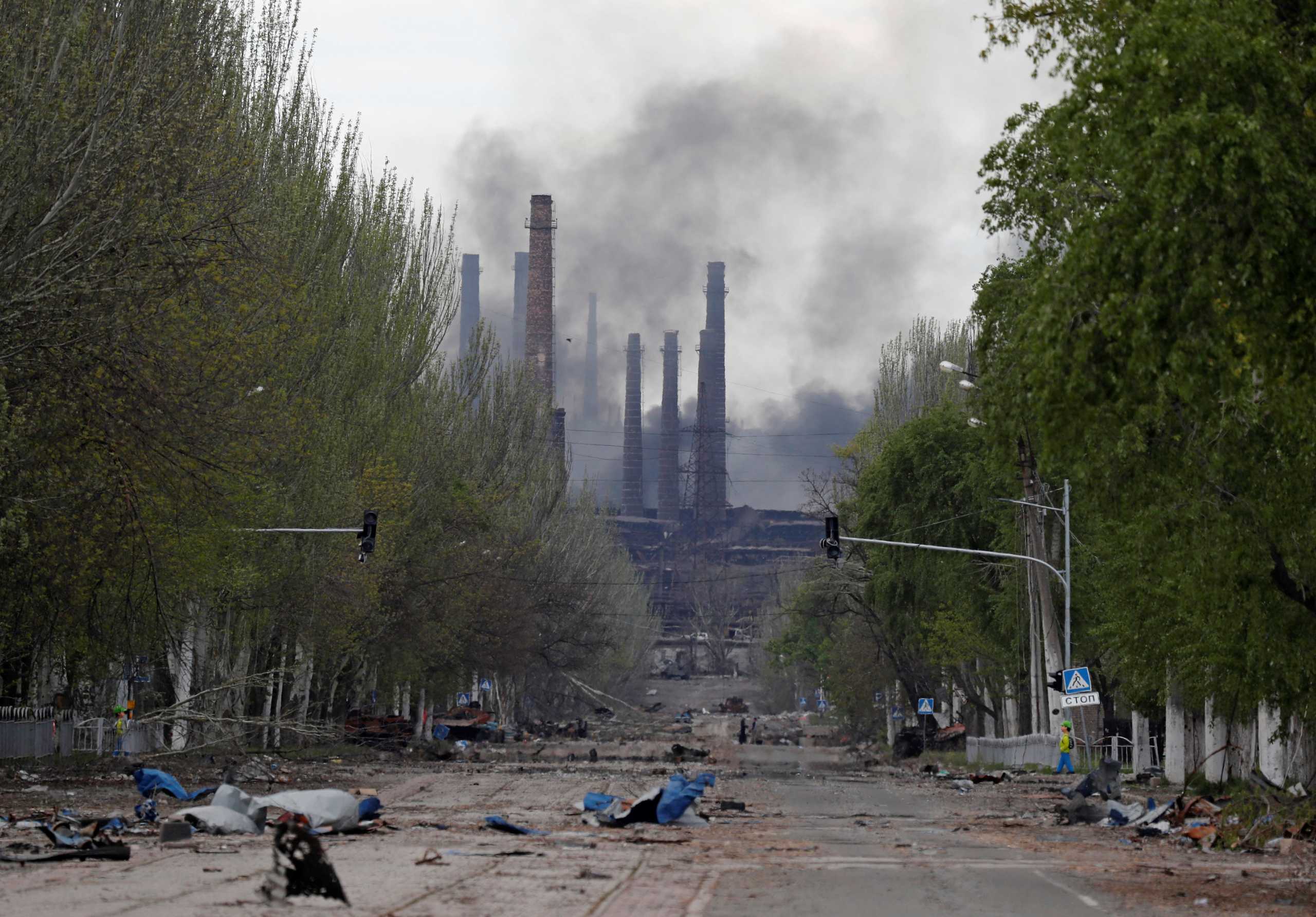 Ουκρανία: Λεωφορεία με αμάχους αναχώρησαν από το πολιορκημένο εργοστάσιο Αζοφστάλ