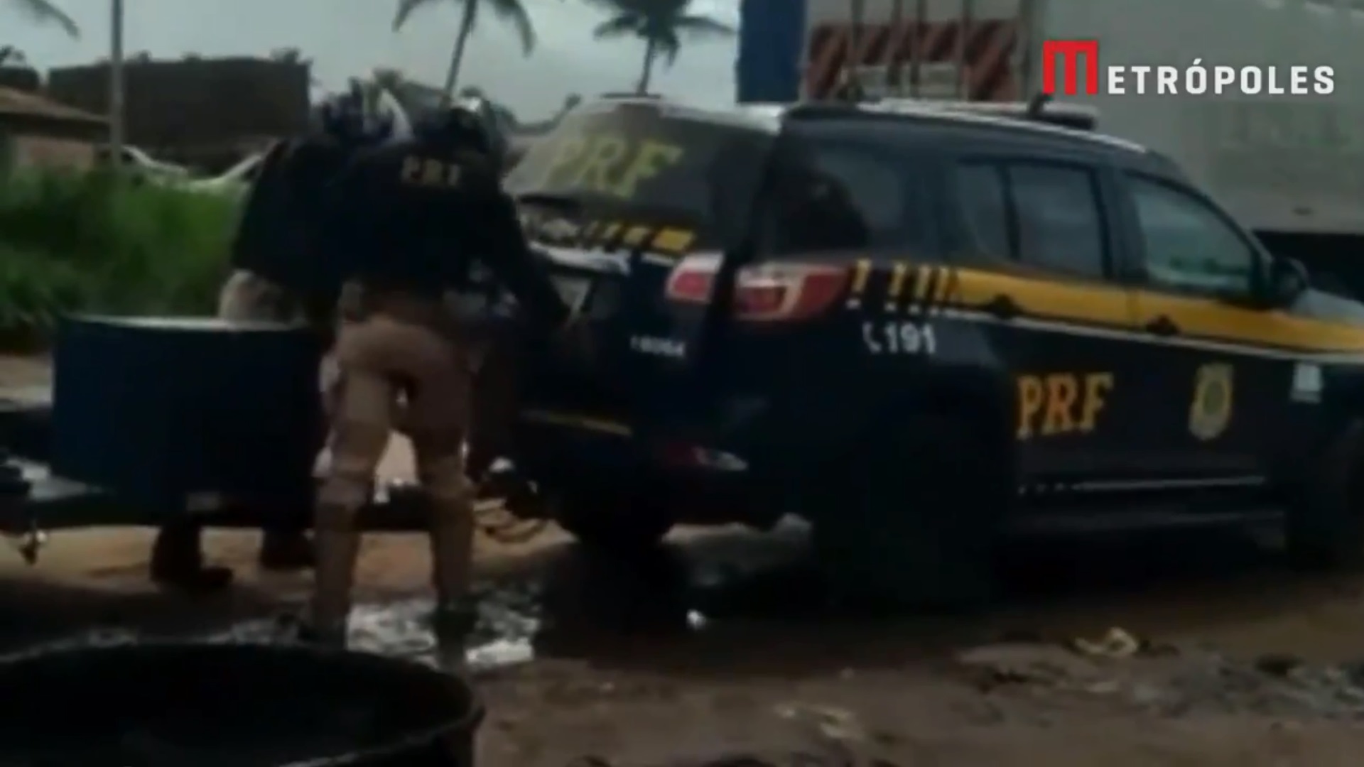 Βραζιλία: Αστυνομικοί έκαναν θάλαμο αερίων το πορτ μπαγκάζ και τον έκλεισαν μέσα