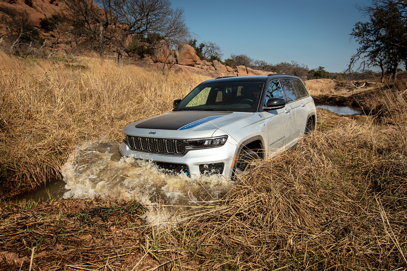 27o Mudfest: To νέο Jeep® Grand Cherokee 4xe δεν φοβάται τη λάσπη