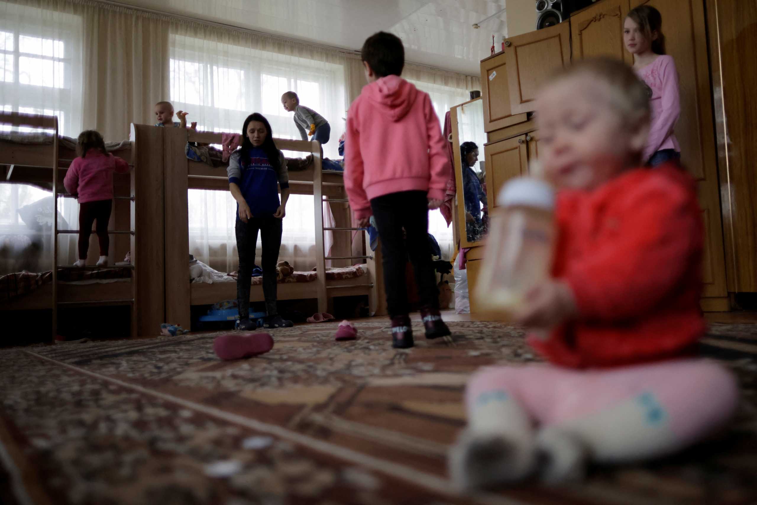 Πόλεμος στην Ουκρανία: 1.847 παιδιά ανάμεσα στους 11.500 άμαχους που μεταφέρθηκαν στη Ρωσία