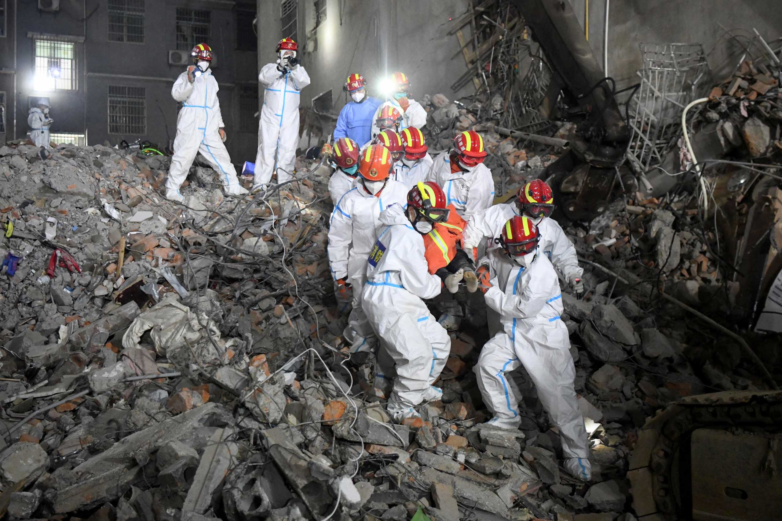 Κίνα: 26 έφτασαν οι νεκροί από την κατάρρευση κτιρίου στην Τσανγκσά