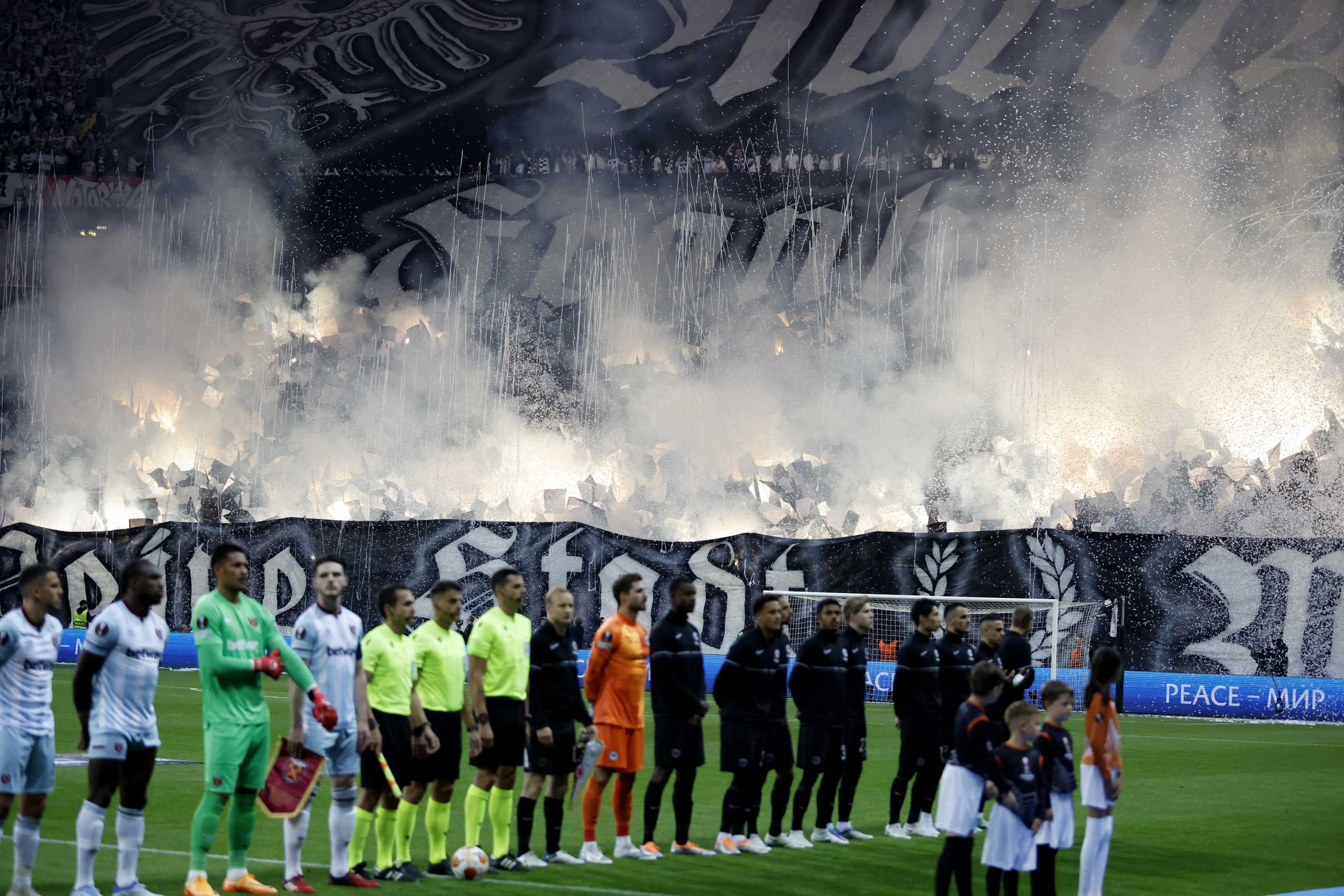 Soccer Football - Europa League - Semi Final - Second Leg - Eintracht Frankfurt v West Ham United - Deutsche Bank Park, Frankfurt, Germany - May 5, 2022 General view as players from both teams line up before the match Action Images via Reuters