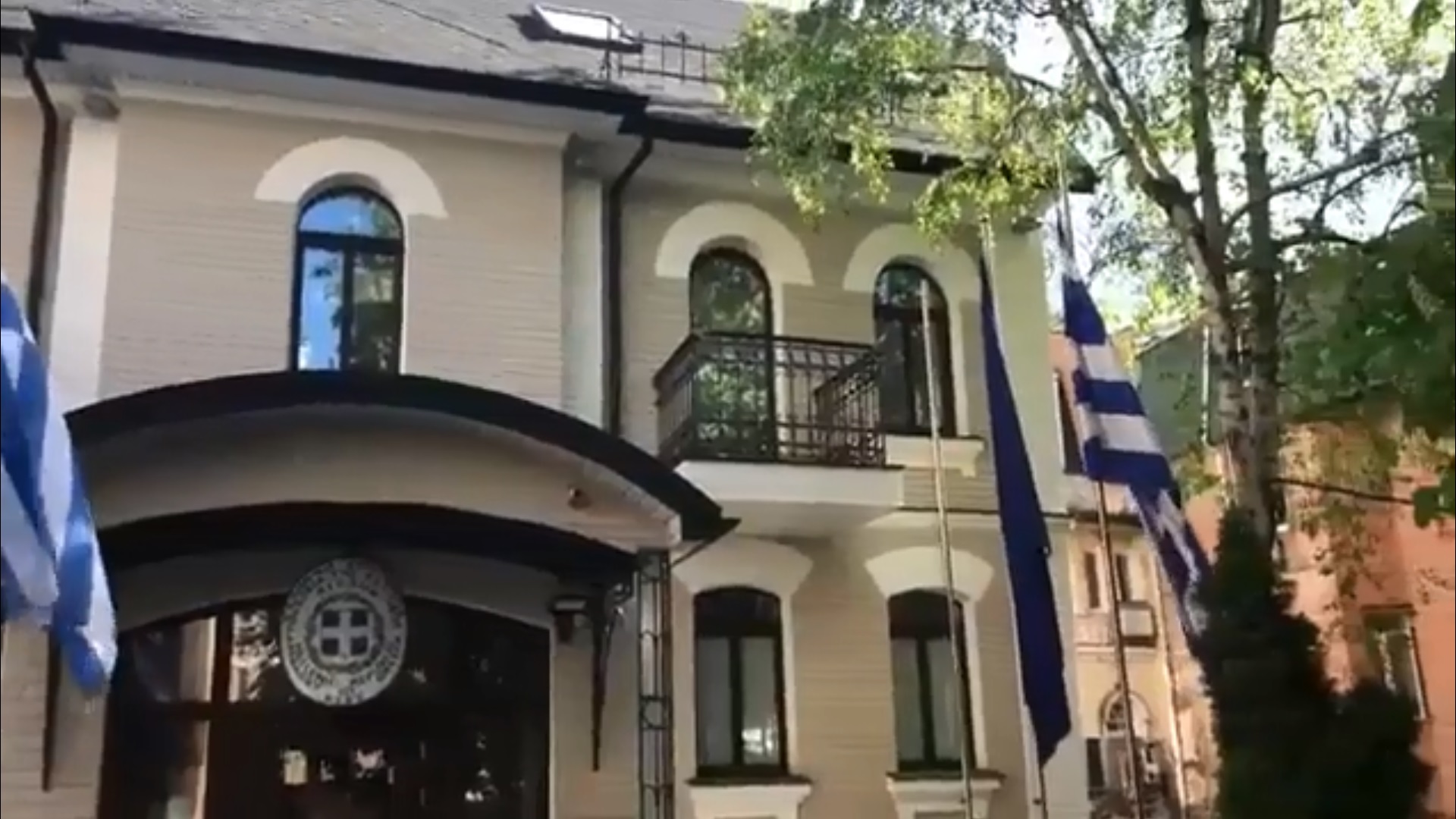 Νίκος Δένδιας: Η σημαία της Ελλάδας κυματίζει ξανά στην πρεσβεία στο Κίεβο