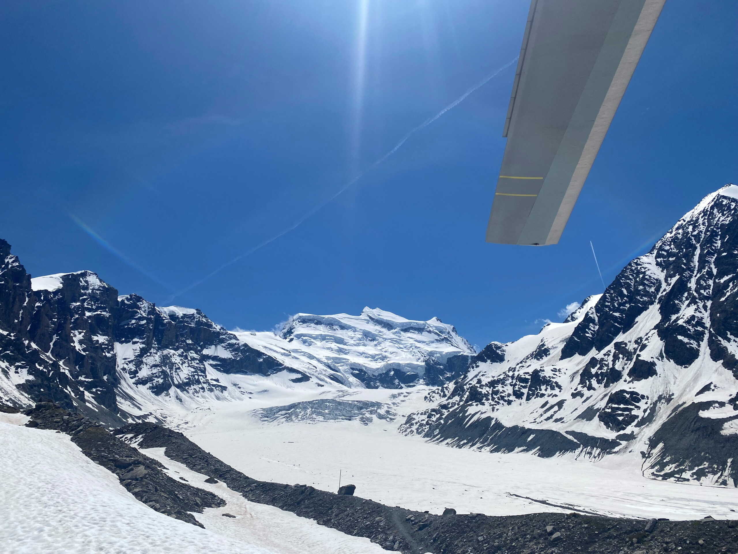 Ελβετία: Αποκολλήθηκαν παγωμένοι ογκόλιθοι στις Άλπεις – Δύο ορειβάτες νεκροί και εννέα τραυματίες