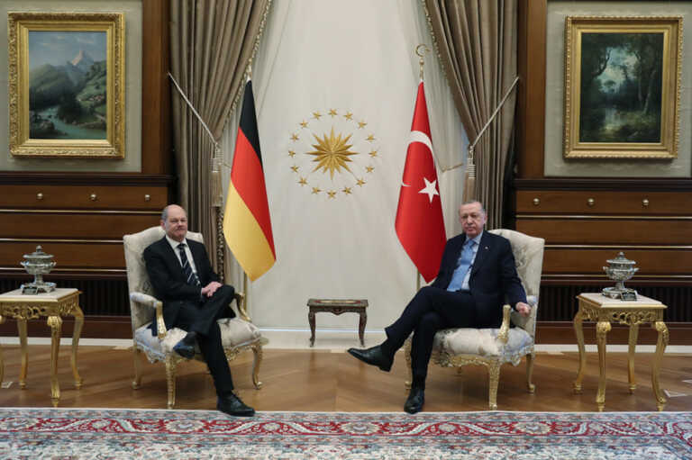 Τετ α τετ Σολτς – Ερντογάν στη Σύνοδο του ΝΑΤΟ για τη σχέση Τουρκίας με ΕΕ