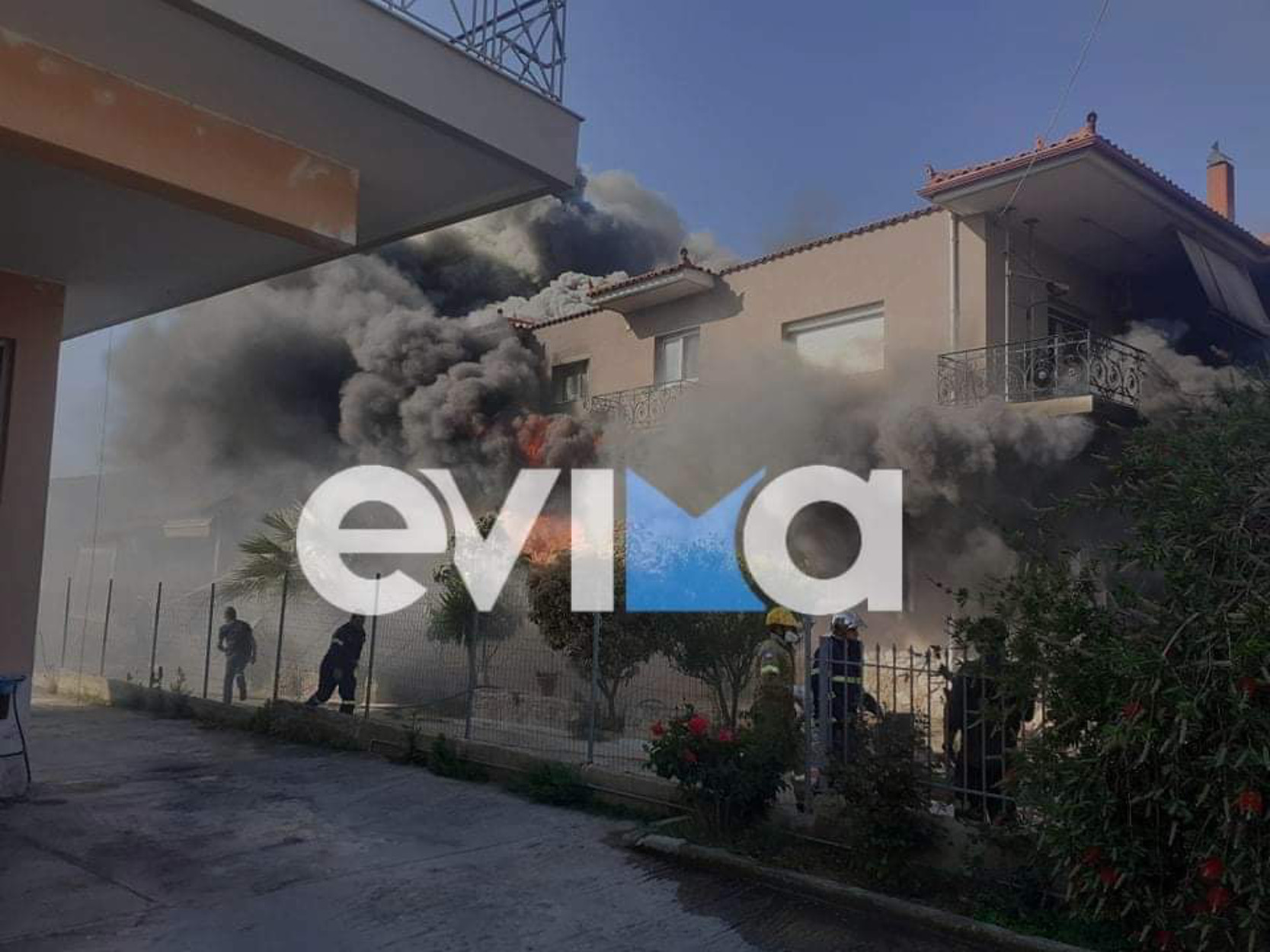 Εύβοια: Φωτιά σε επιχείρηση στο Βέλος