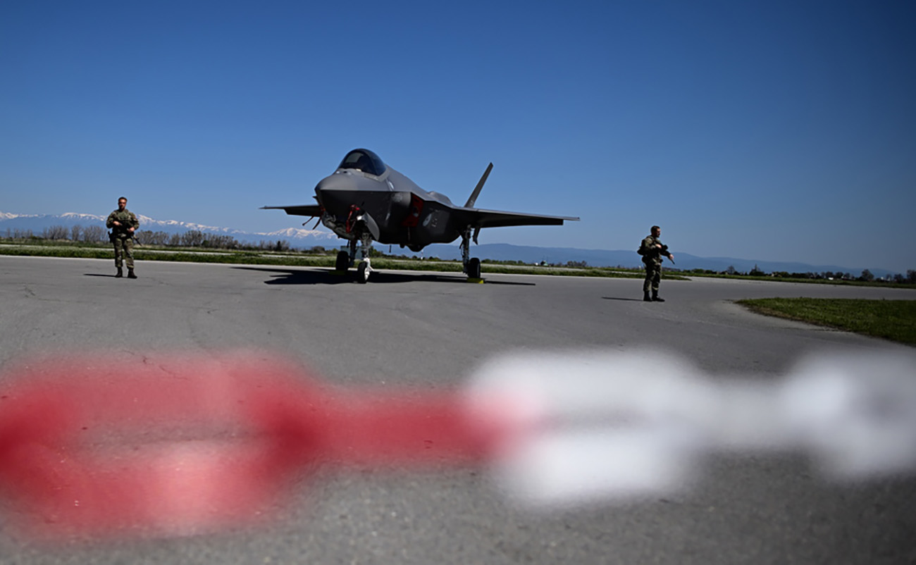 epa09889692 Dutch soldiers guard a Lockheed Martin F-35 Lightning jet during the media day of the joint tasks on enhanced airspace protection (Air Policing) by the Bulgarian and Netherlands Air Forces in 'Graf Ignatievo' Aviation Base in Plovdiv, Bulgaria, 14 April 2022. Bulgarian and Netherlands fighters will perform together tasks until May 31, 2022. The mission is implementing measures to ensure the security of NATO member countries on the eastern flank and will be implemented under the plans and procedures of the Integrated System of the Alliance for Air Defense and missile defense (NATINAMDS).  EPA
