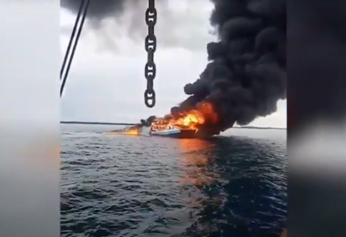 Φιλιππίνες: Εφτά νεκροί από πυρκαγιά σε φέρι μποτ – Έπεφταν στη θάλασσα για να σωθούν