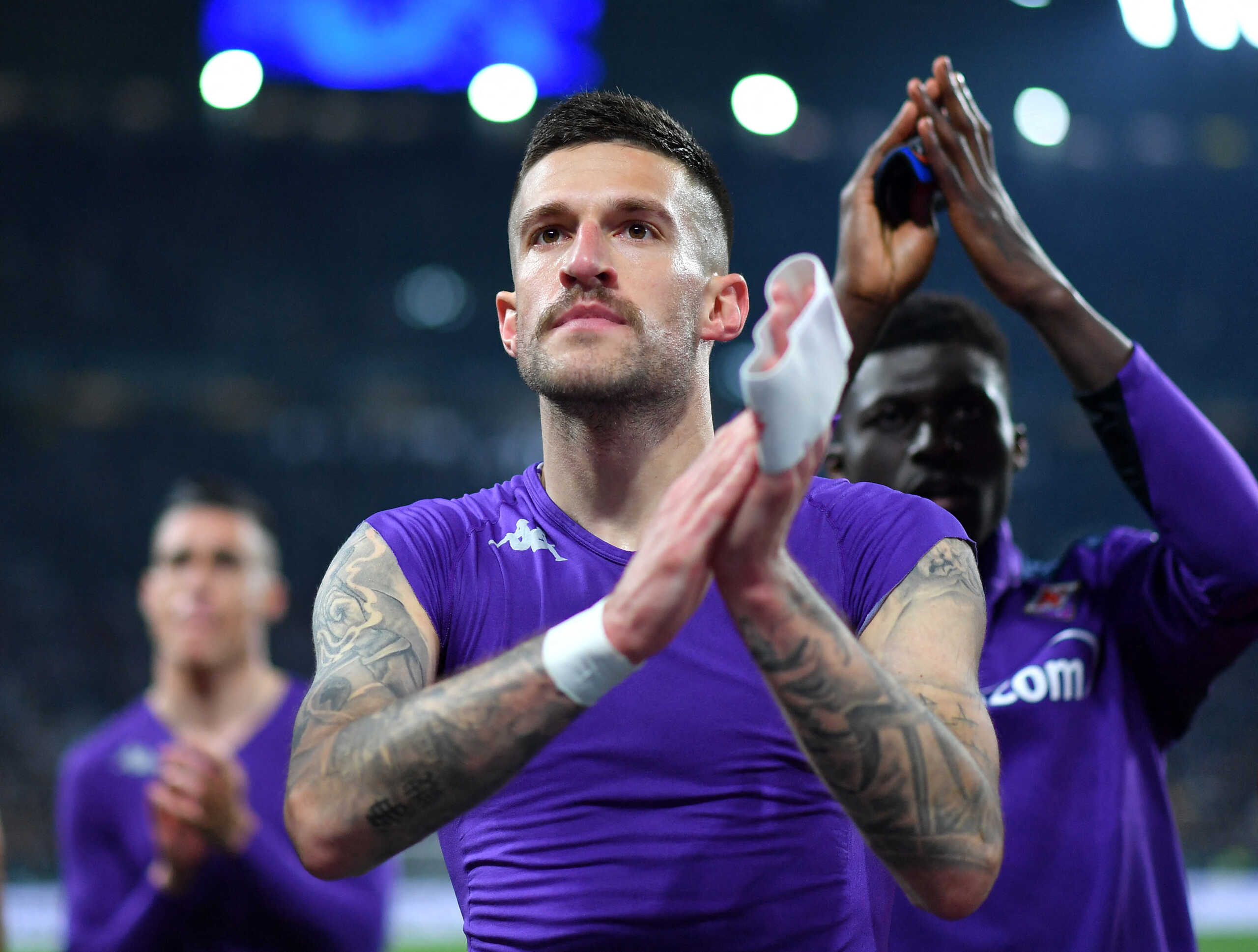 Soccer Football - Coppa Italia - Semi Final - Second Leg - Juventus v Fiorentina - Allianz Stadium, Turin, Italy - April 20, 2022 Fiorentina's Cristiano Biraghi applauds fans after the match REUTERS