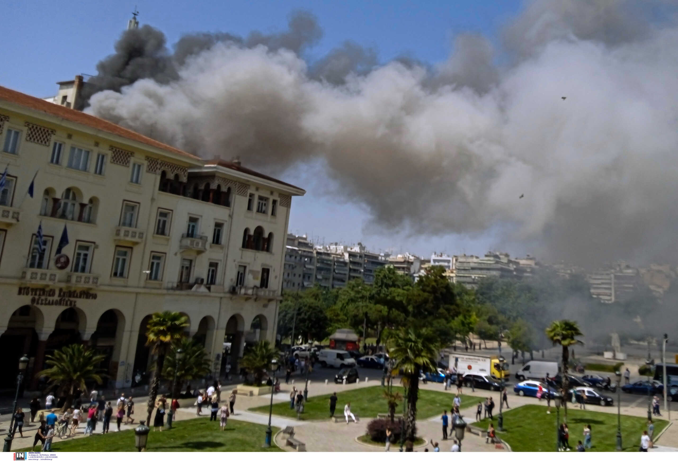 Θεσσαλονίκη: Αγωνία για τους δύο διασωληνωμένους από τη φωτιά στο κέντρο – Πώς εξαπλώθηκε ταχύτατα