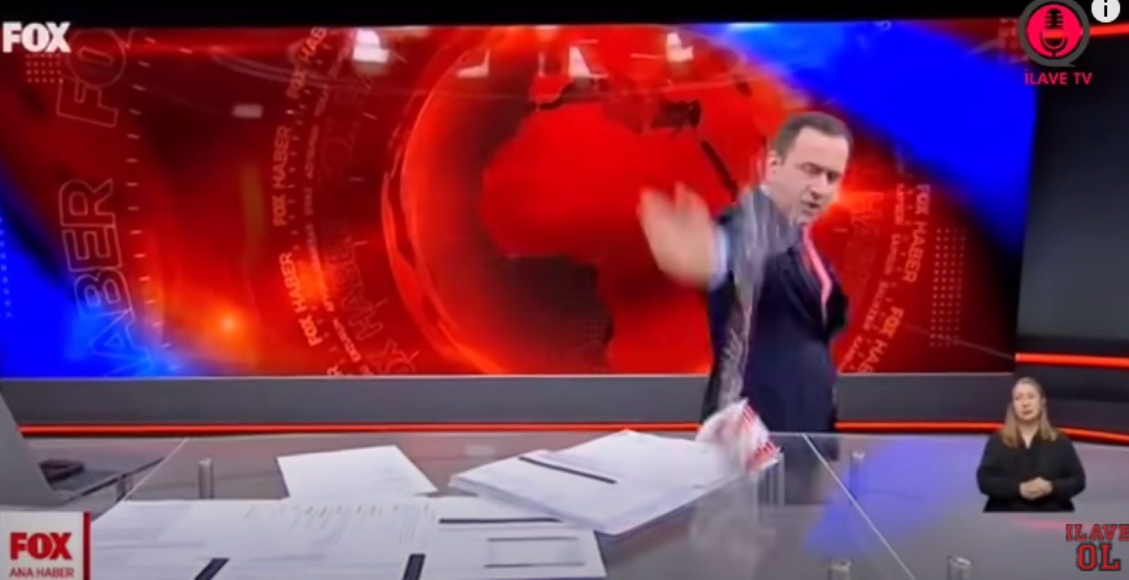 Χαμός στον «αέρα» του τουρκικού Fox TV: Τα έσπασε ο παρουσιαστής του δελτίου ειδήσεων
