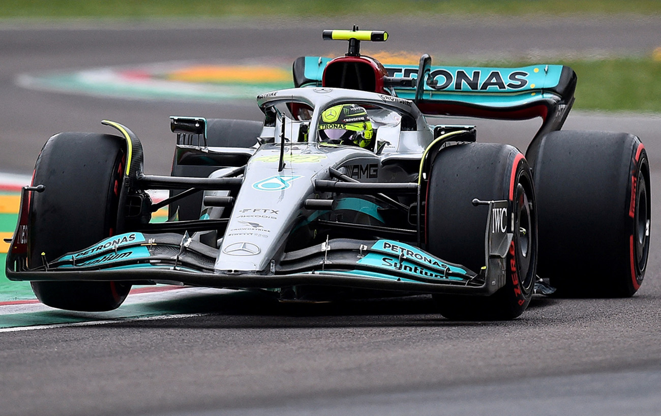 FILE PHOTO: Formula One F1 - Emilia Romagna Grand Prix - Autodromo Enzo e Dino Ferrari, Imola, Italy - April 22, 2022
Mercedes' Lewis Hamilton in action during qualifying REUTERS