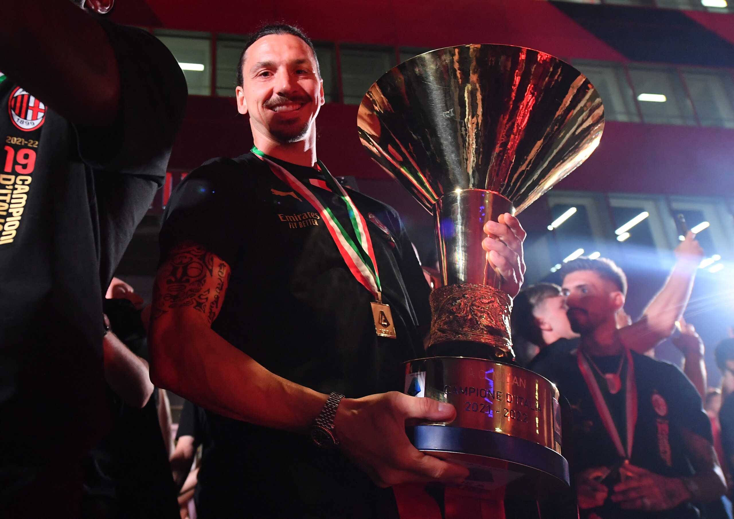 Soccer Football - AC Milan players celebrate with fans  after winning the Serie A - Milan, Italy - May 23, 2022 AC Milan's Zlatan Ibrahimovic celebrates with the trophy after winning the Serie A REUTERS