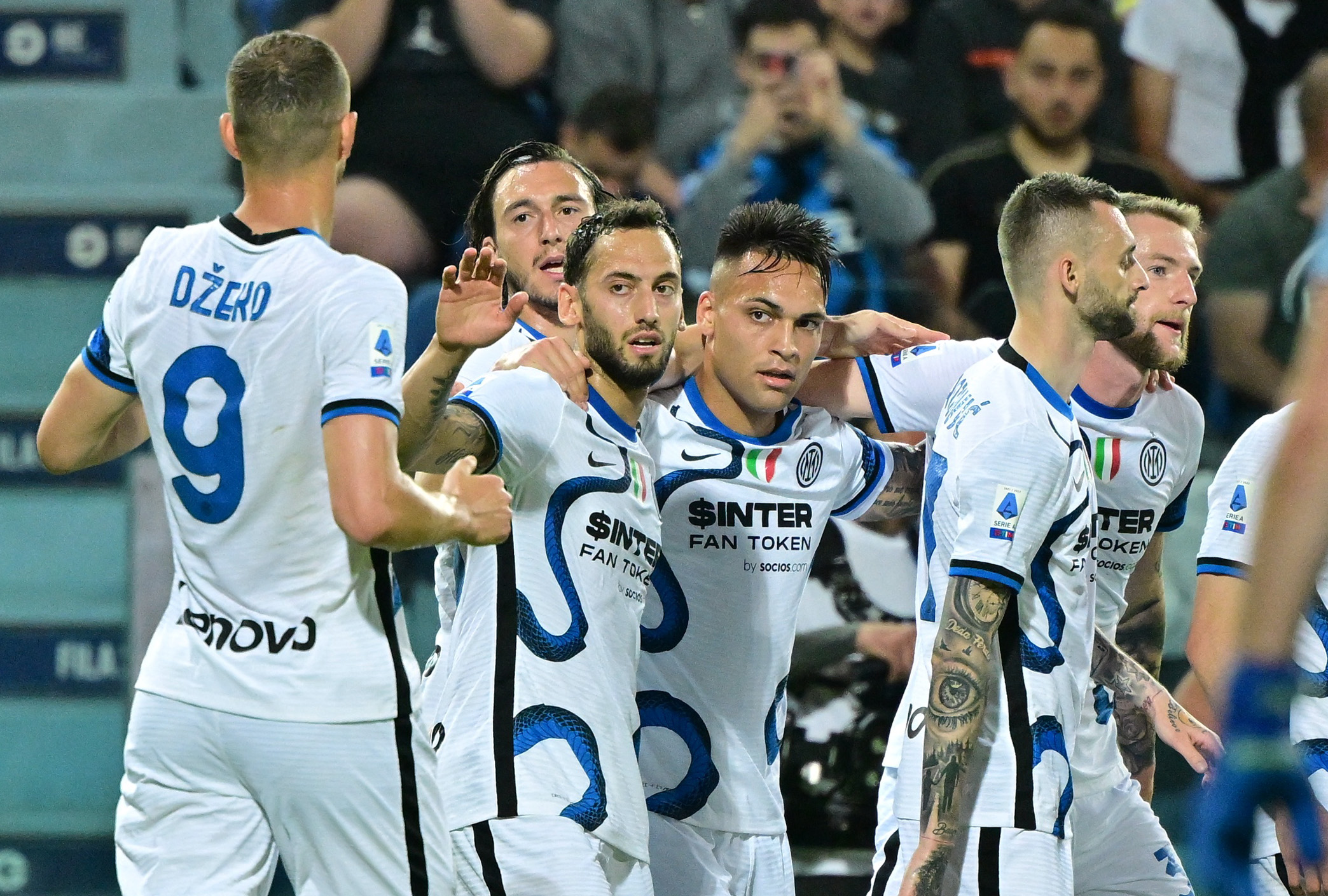 Soccer Football - Serie A - Cagliari v Inter Milan - Sardegna Arena, Cagliari, Italy - May 15, 2022  Inter Milan's Matteo Darmian celebrates scoring their first goal with teammates REUTERS