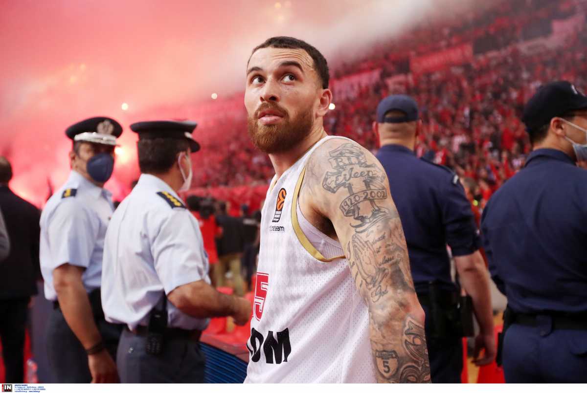OLYMPIAKOS MONACO EUROLEAGUE  JAMES