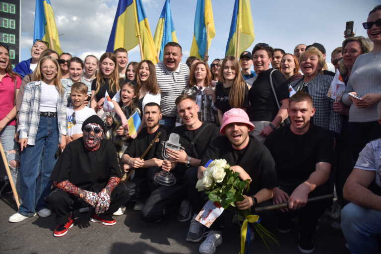 Soldiers welcome heroes to Eurovision winners Kalush Orchestra in Ukraine