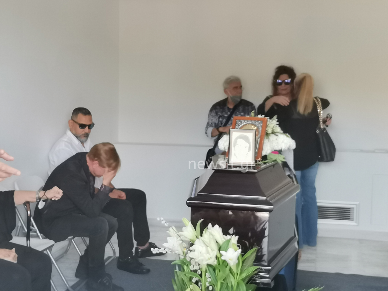 Δάκης: Πλήθος κόσμου στην κηδεία του