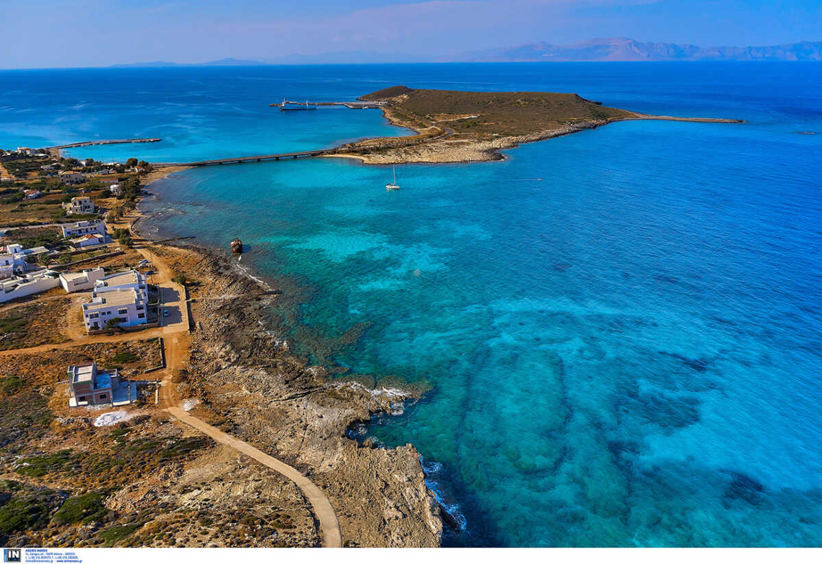 Τσιρίγο: Διακοπές στο ελληνικό νησί του έρωτα με τις εκπληκτικές παραλίες