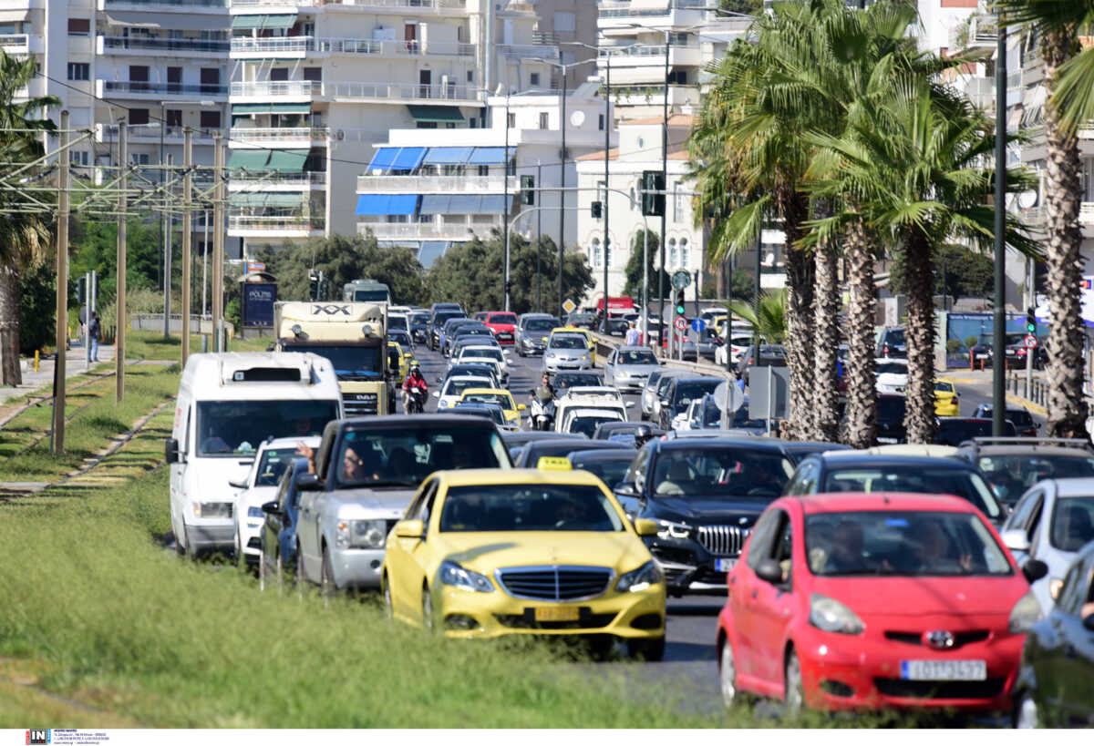 Λεωφόρος Ποσειδώνος: Τροχαίο και μεγάλη κίνηση στο δρόμο