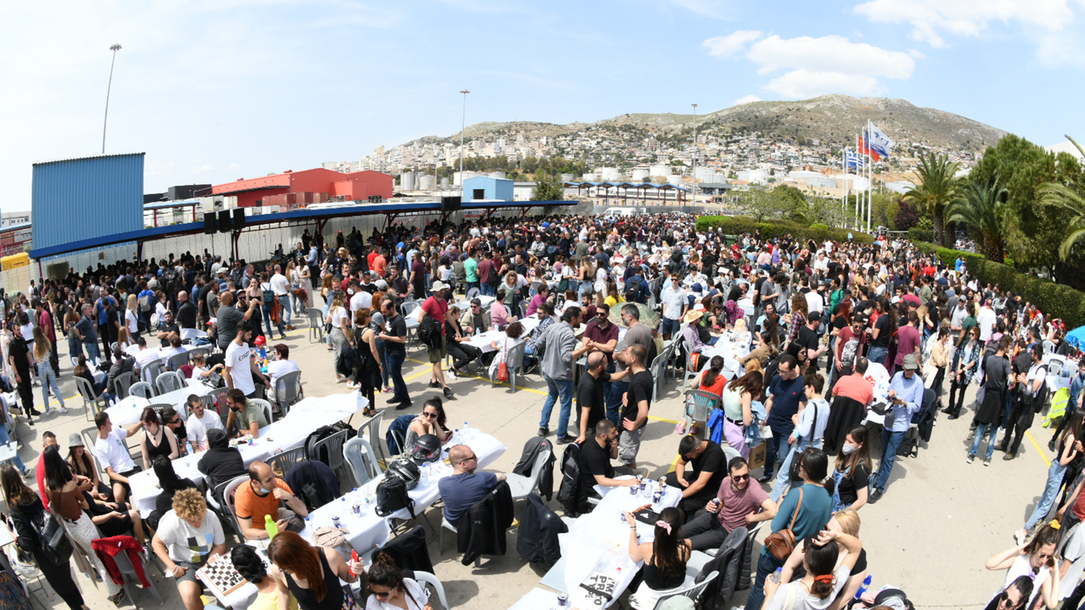 Πειραιάς: Συγκέντρωση του ΠΑΜΕ, γλέντι και… ζεϊμπέκικα στις προβλήτες της Cosco