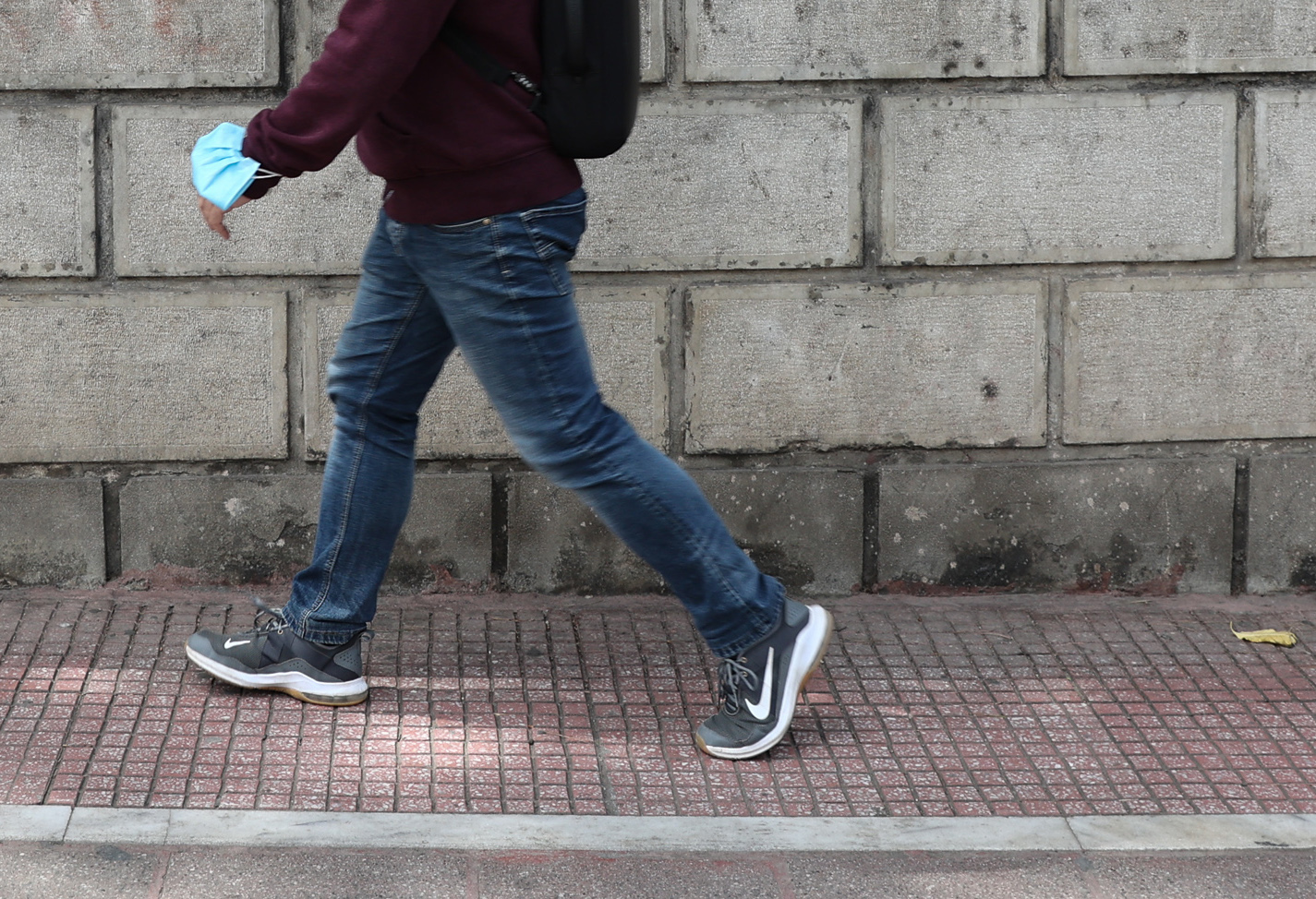 SOS από φοιτητή στο Facebook – «Ο πατέρας μου με απειλεί επειδή είμαι gay»
