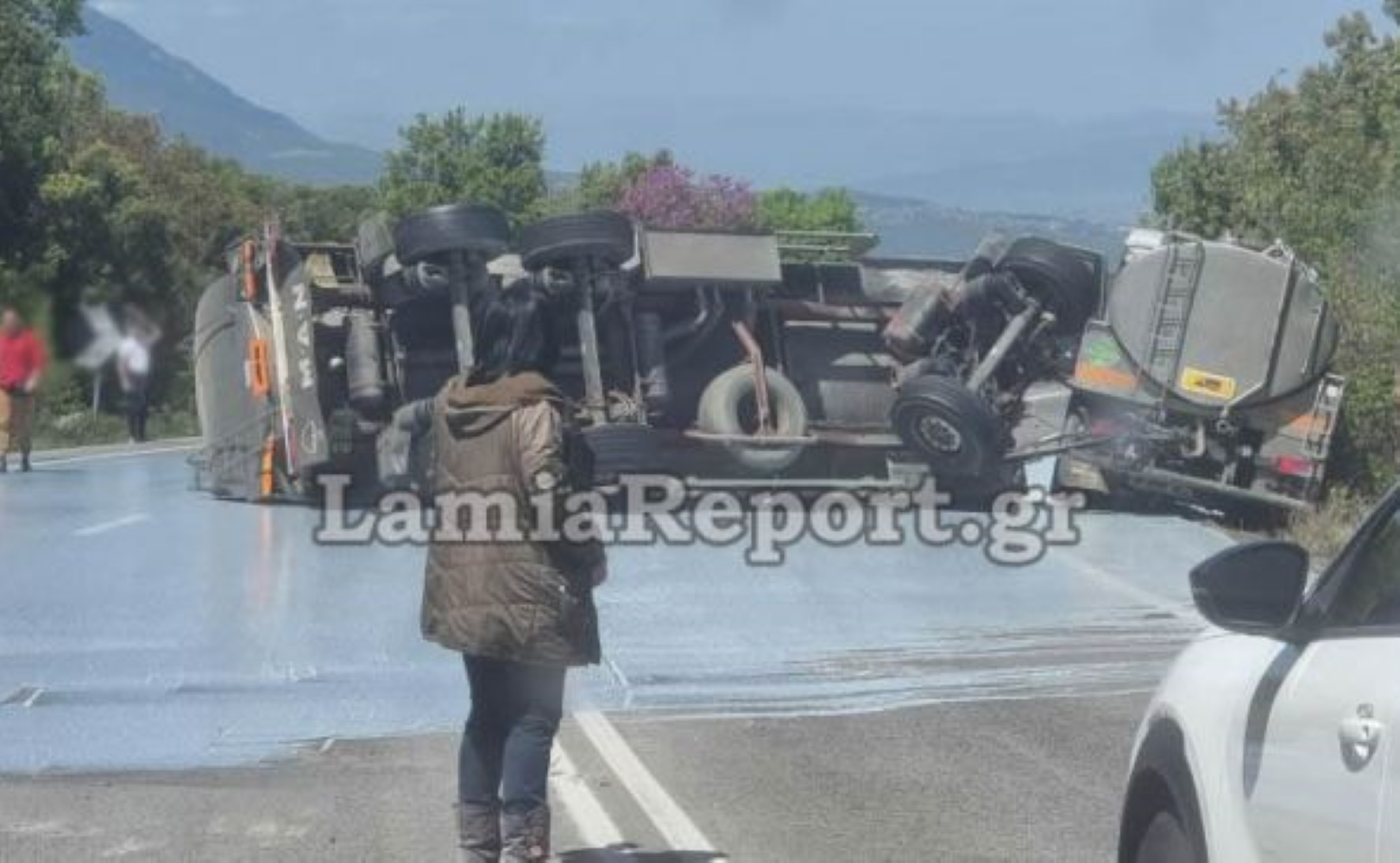 Λαμία: Άνοιξε και στα δύο ρεύματα η εθνική οδός Θερμοπυλών – Άμφισσας – Είχε διπλώσει νταλίκα