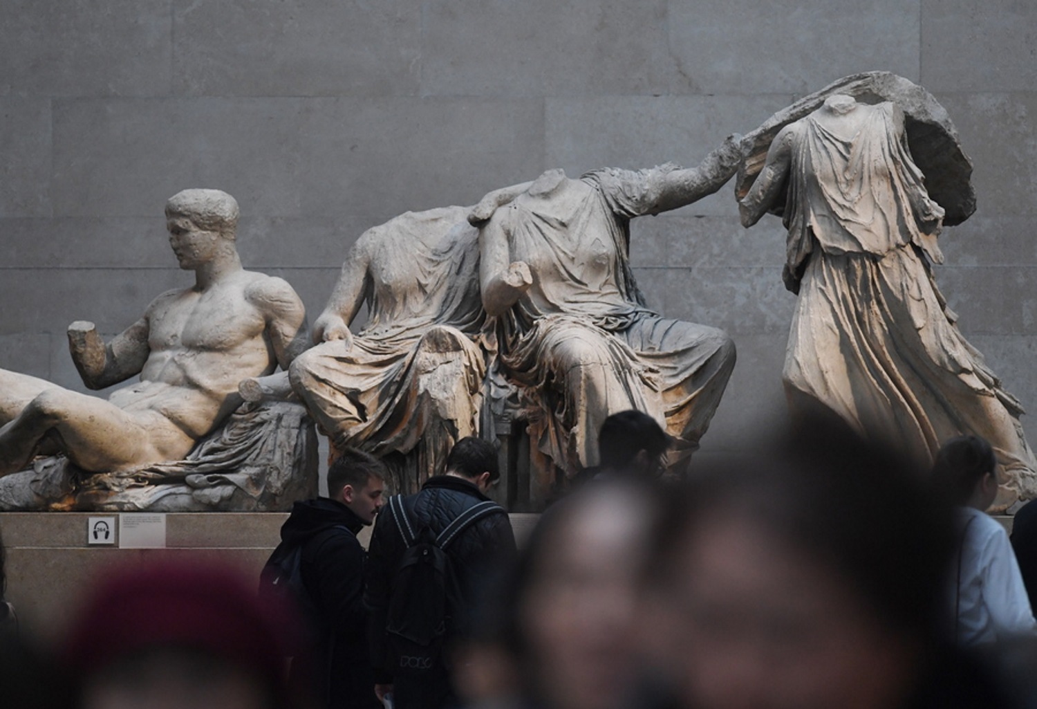 Στίβεν Φράι για Γλυπτά του Παρθενώνα: «Θα ήταν αριστοκρατικό να τα επιστρέψουμε στην Ελλάδα»