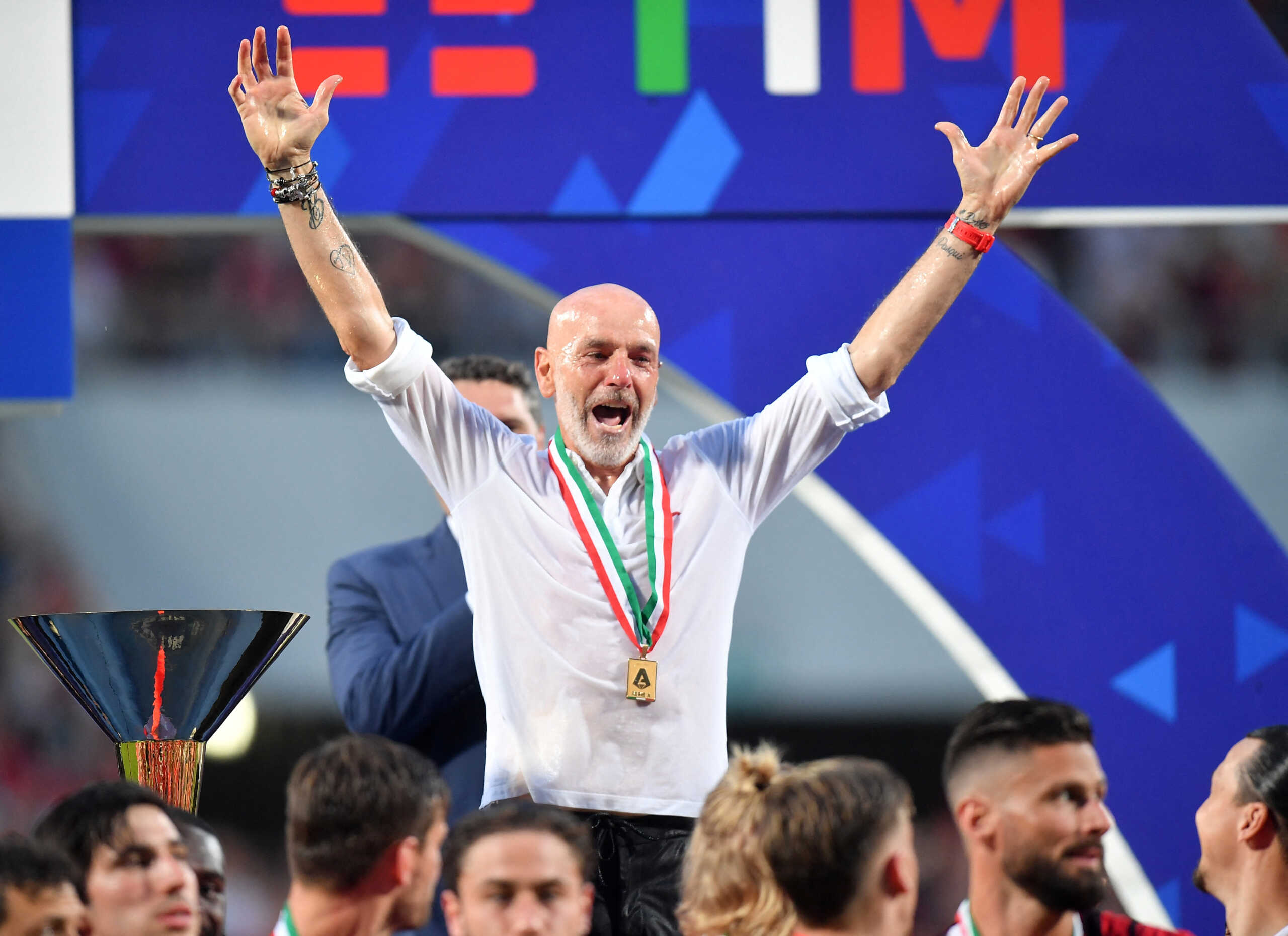 Soccer Football - Serie A - U.S. Sassuolo v AC Milan - Mapei Stadium - Citta del Tricolore, Reggio Emilia, Italy - May 22, 2022 AC Milan coach Stefano Pioli celebrates after winning the Serie A REUTERS