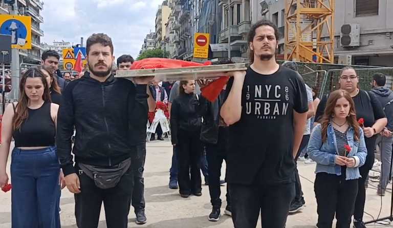 Θεσσαλονίκη: Πρωτομαγιά με πορείες και συγκεντρώσεις – Η αναπαράσταση που κέντρισε τα βλέμματα