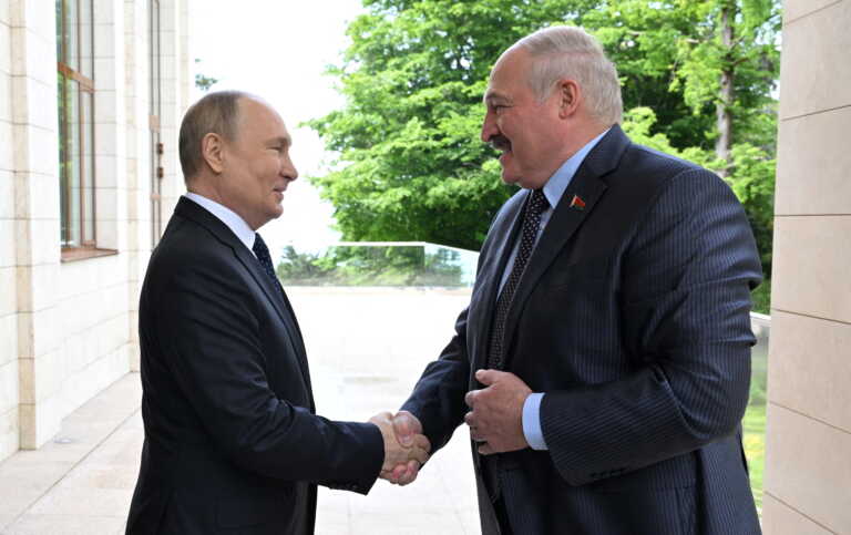 «Οι κυρώσεις μας έδωσαν την ώθηση για "αυτοανάπτυξη"» δηλώνουν Πούτιν - Λουκασένκο