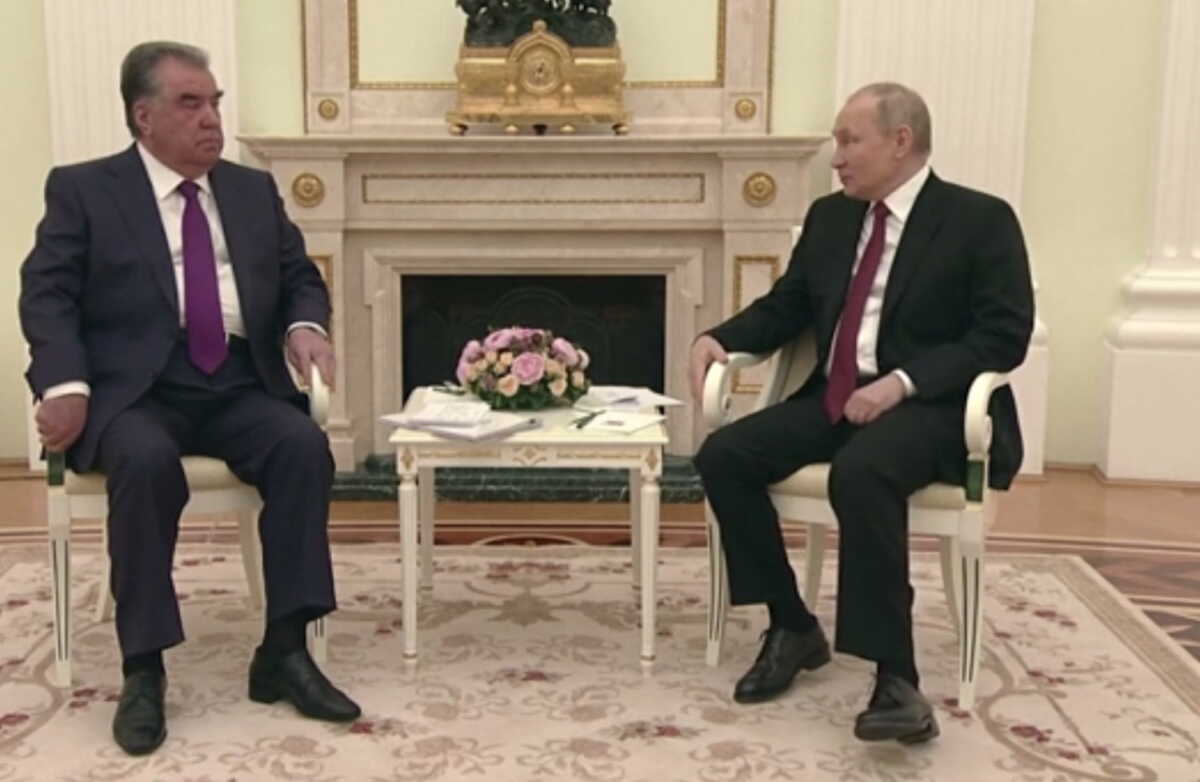 Βλαντιμίρ Πούτιν: Νέα σενάρια για την υγεία του – Η κίνηση με το πόδι που «δηλώνει» Πάρκινσον