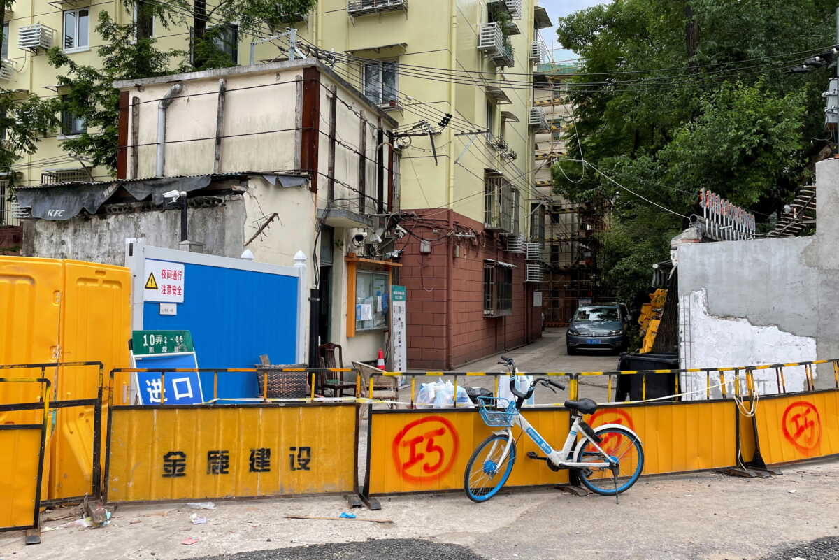 Σανγκάη: «Χαλαρώνει» το σκληρό lockdown – Σε λειτουργία και πάλι οι δημόσιες συγκοινωνίες