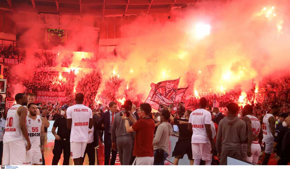 Ολυμπιακός: Αγγελόπουλοι και κόσμος υποδέχθηκαν τους θριαμβευτές του ΟΑΚΑ στο ΣΕΦ