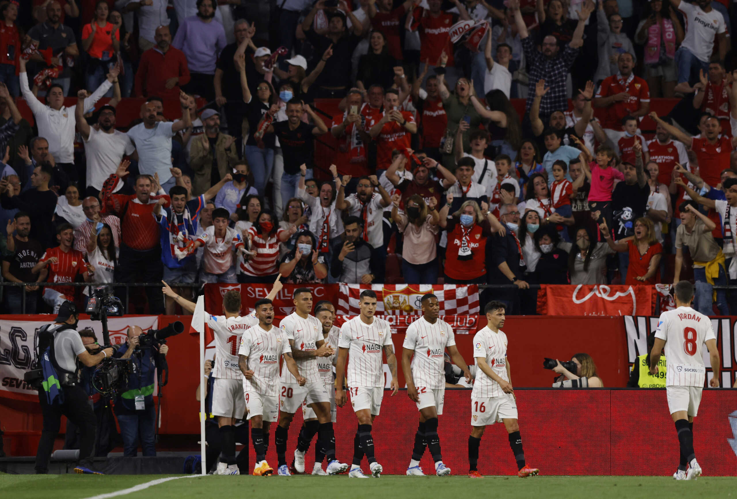 Soccer Football - LaLiga - Sevilla v Real Madrid - Ramon Sanchez Pizjuan, Seville, Spain - April 17, 2022 Sevilla's Ivan Rakitic celebrates scoring their first goal with teammates REUTERS