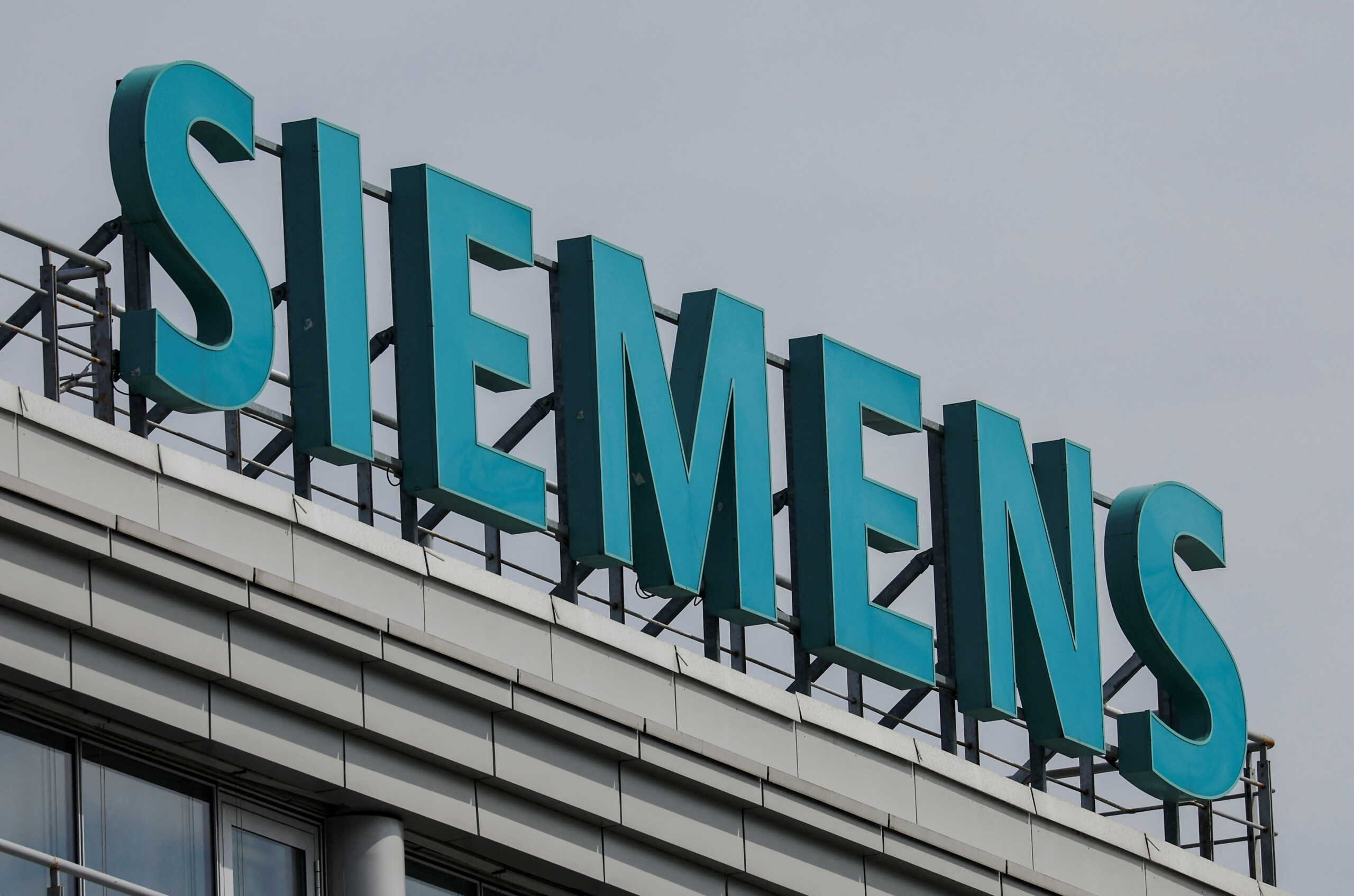 Siemens: Μετά από 170 χρόνια παρουσίας αποχωρεί από τη Ρωσία