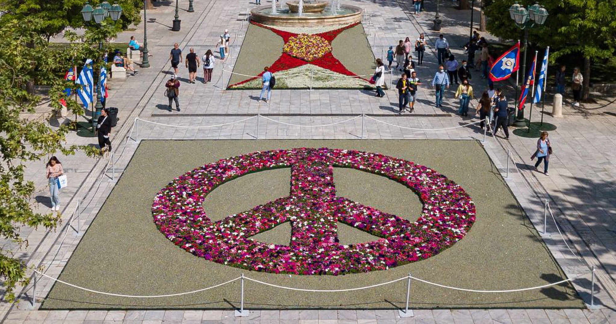 Πρωτομαγιά: Μήνυμα ειρήνης στο Σύνταγμα με 13.600 λουλούδια από τον Δήμο Αθηναίων